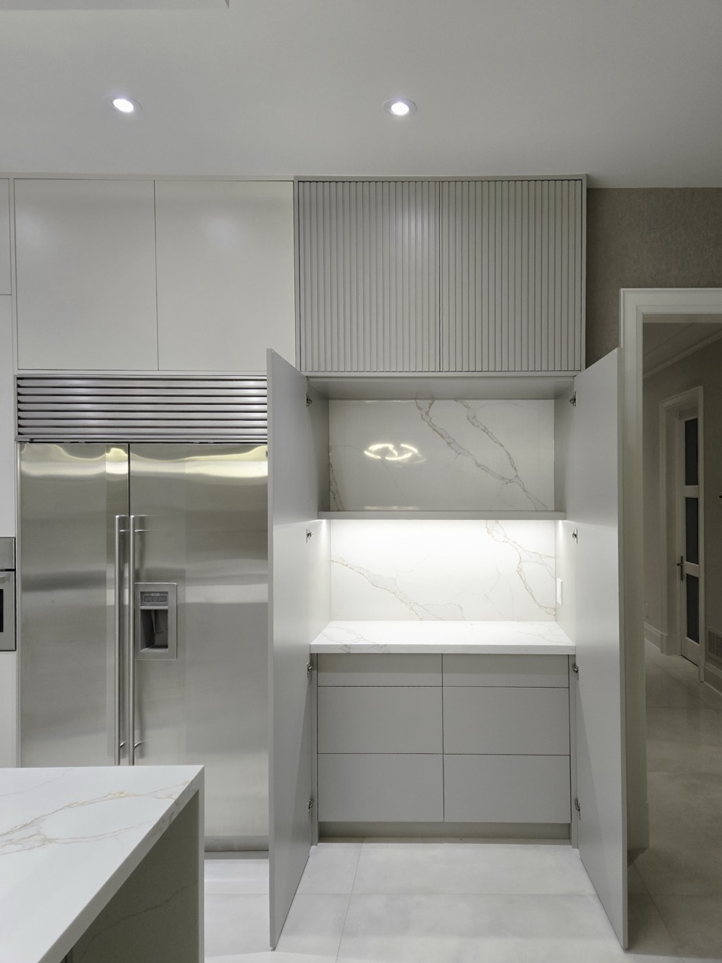 Contemporary Calacatta Kitchen 6