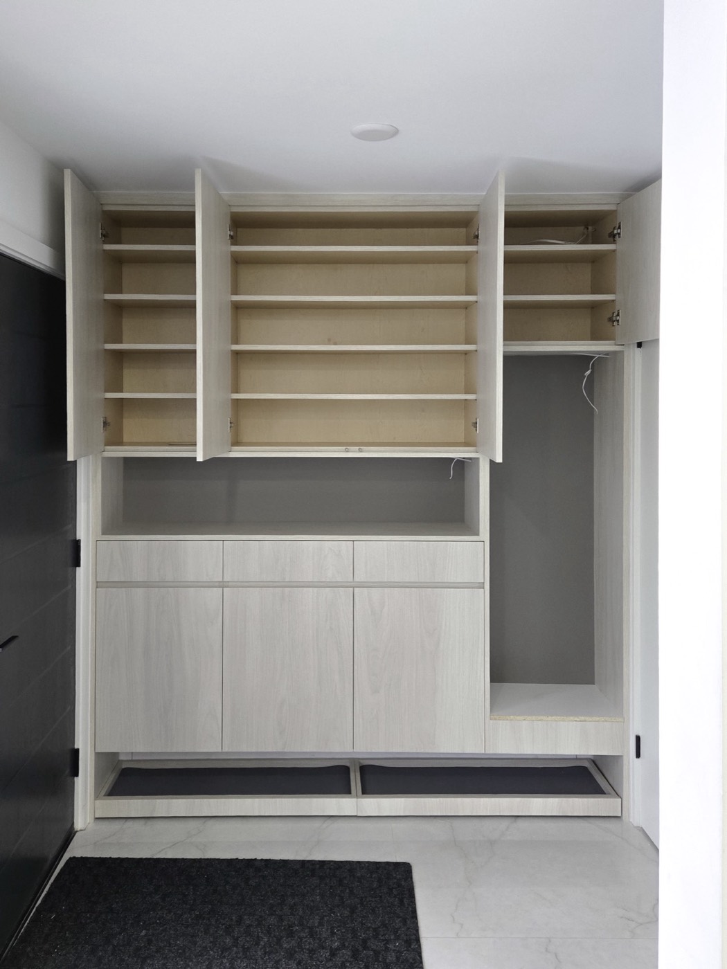 Walk-In Closets & Wardrobes – closets & wardrobes by Panda Reno, photo 6