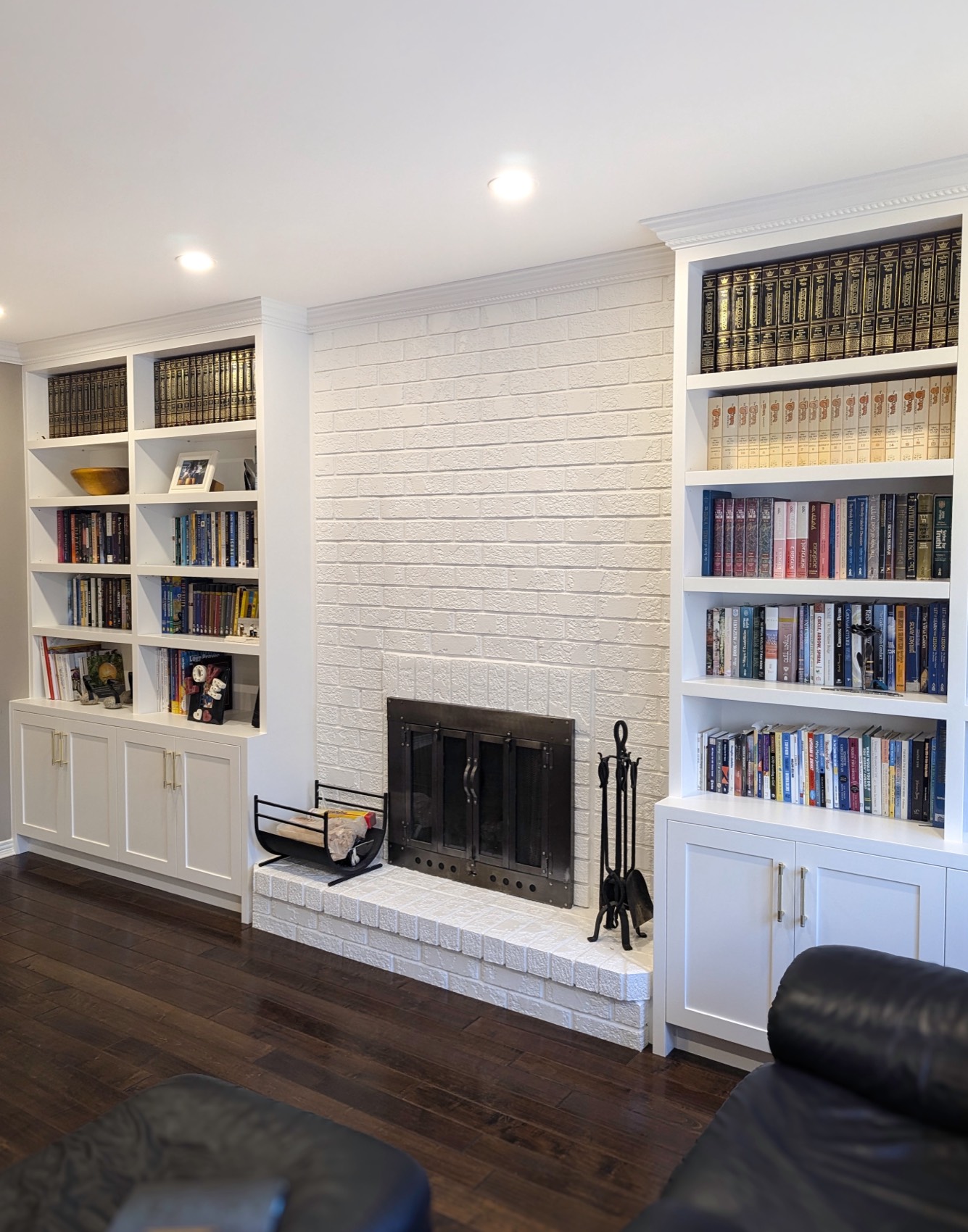 Illuminated Wall Unit & Fireplace 6