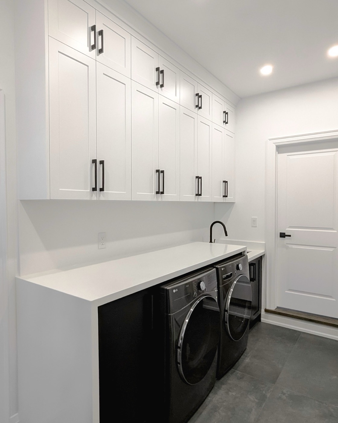 Laundry Room – laundry rooms by Panda Reno, photo 5